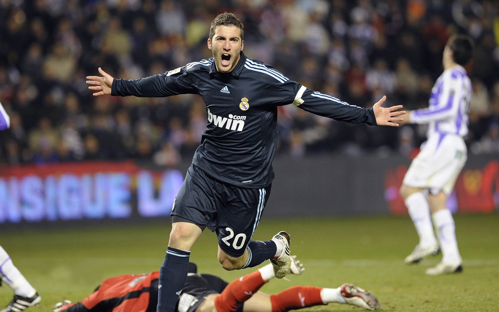 戴维·帕特森强势的战术思维，让袋鼠队在比赛中全方位占优，帕特里克·戴维森